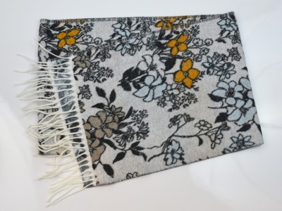 Szal w kwiatowy wzór, kremowy 231