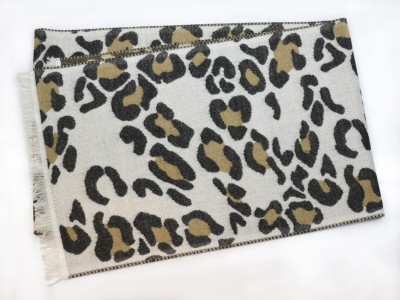 Szal w zwierzęcy wzór, kremowy 237