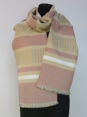 Szal z wełną w pasy, zgaszony róż 267