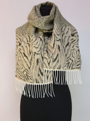 Szal w jodełkę z motywem zebry, beż 272