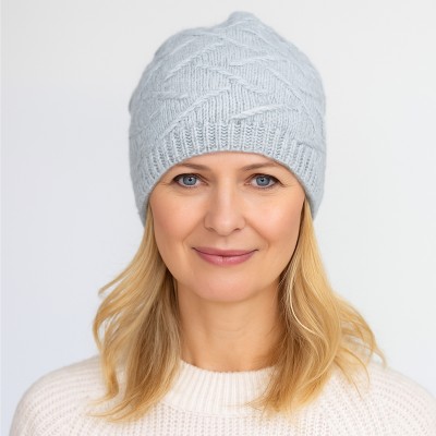 Czapka z ozdobnym splotem, popiel 056 