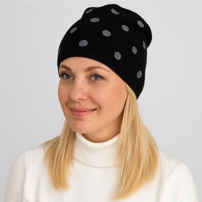 Czapka wełniana ze srebrnym nadrukiem w kropki, czarna 060