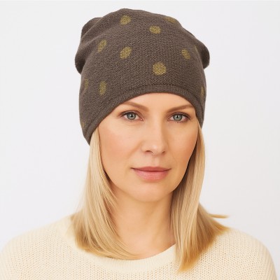 Czapka wełniana ze złotym nadrukiem w kropki brązowa 060
