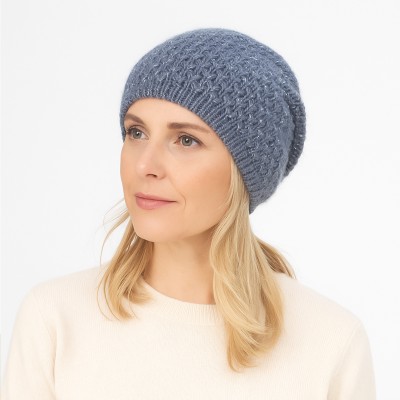 Czapka z błyszczącą przędzą, jeans 061