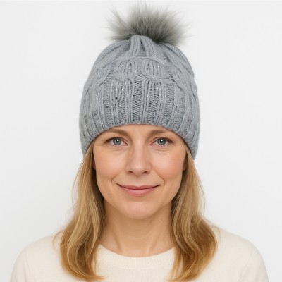 Czapka z błyszczącą przędzą, szara 057