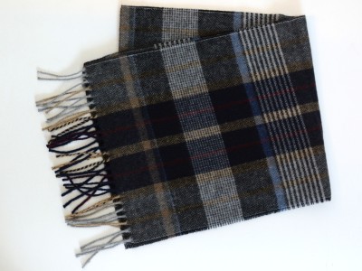 Szal w kratę grafitowy 200