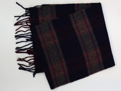 Szal w kratę granatowy 200