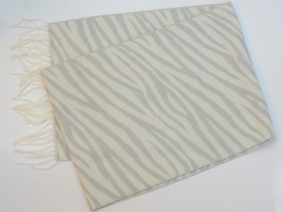 Szal z motywem zwierzęcym, popiel 204